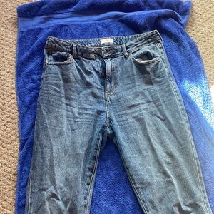 Pacsun Medium Blue Jeans Slight Acid Wash Medium bagginess.